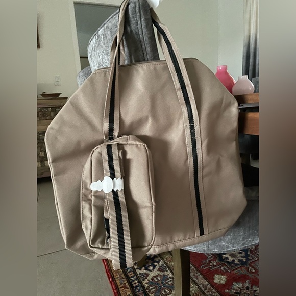 New DSW Tan Travel Tote - Picture 3 of 6